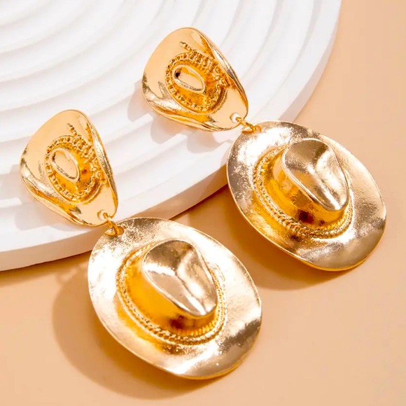 Goldtone statement earrings never worn brand new - Picture 2 of 3